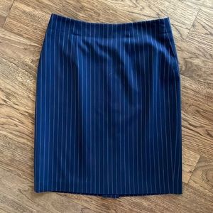 Banana Republic Navy Blue Pinstriped Pencil Skirt. Size 6